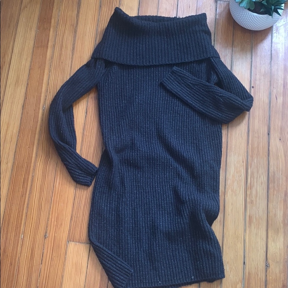 Sweater dress (off the shoulders)